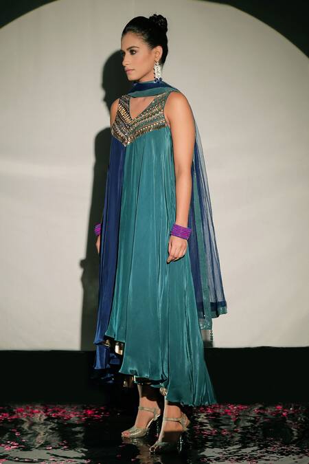 Buy_Jubinav Chadha_Blue Tulle, Crepe Beads V Neck Embroidered Asymmetric Kurta Set _Online_at_Aza_Fashions