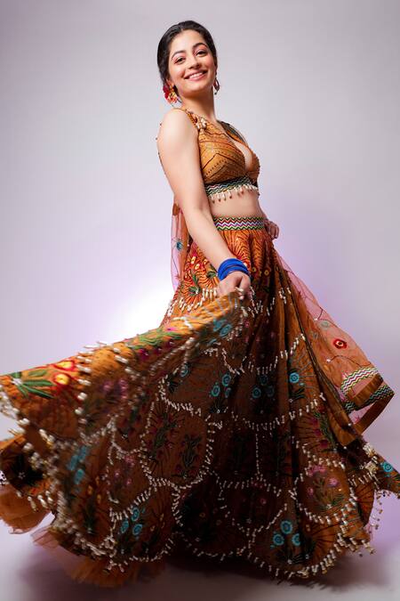 Jubinav Chadha Yellow Organza, Chanderi Floral Motifs Hrdya Embroidered Lehenga Set Online at Aza Fashions Jubinav Chadha_Yellow Organza, Chanderi Floral Motifs Hrdya Embroidered Lehenga Set _Online_at_Aza_Fashions