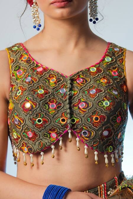 Jubinav Chadha Green Organza, Chanderi Floral Motifs Samyuta Embroidered Lehenga Set at Aza Fashions Jubinav Chadha_Green Organza, Chanderi Floral Motifs Samyuta Embroidered Lehenga Set _at_Aza_Fashions