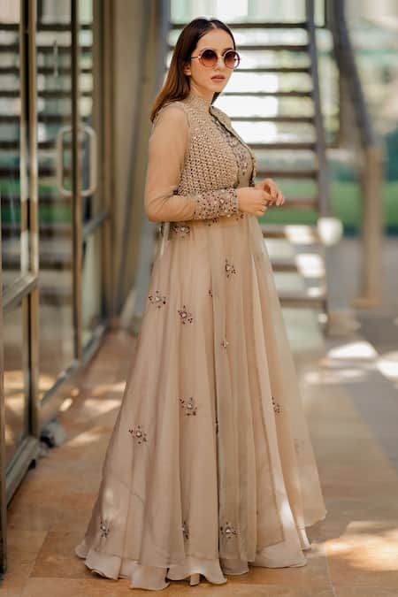 MAID OF HONOR: Salmon lehenga skirt paired and front open kurta blouse  paired with embroidered dupatta … | Gown party wear, Clothes design, Kurti  designs party wear