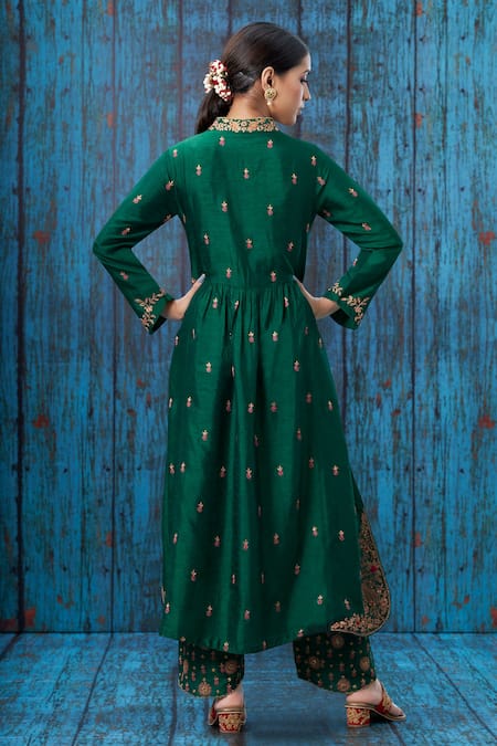 Label Niti Bothra_Green Silk Floral, Paisley V Neck Embroidered Kurta And Palazzo Set _Online_at_Aza_Fashions