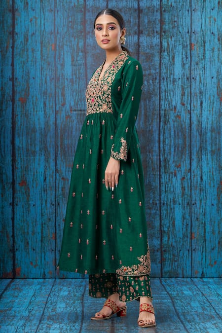 Buy_Label Niti Bothra_Green Silk Floral, Paisley V Neck Embroidered Kurta And Palazzo Set _Online_at_Aza_Fashions