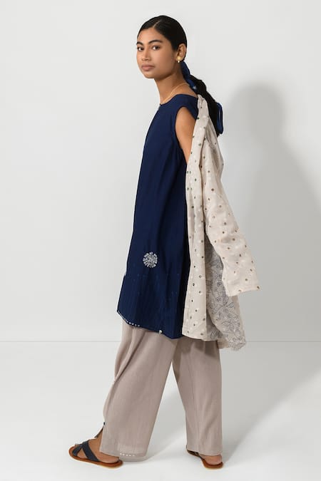 Buy_JAYATI GOENKA_Grey Cotton Floral Print And Thread Round Jacket Kurta Set _Online_at_Aza_Fashions