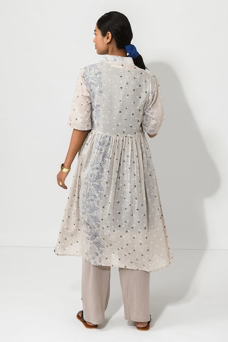 Shop JAYATI GOENKA Grey Cotton Geometric Print, Floral And Thread V Neck Angarkha Jacket Kurta Set at Aza Fashions Shop_JAYATI GOENKA_Grey Cotton Geometric Print, Floral And Thread V Neck Angarkha Jacket Kurta Set _at_Aza_Fashions