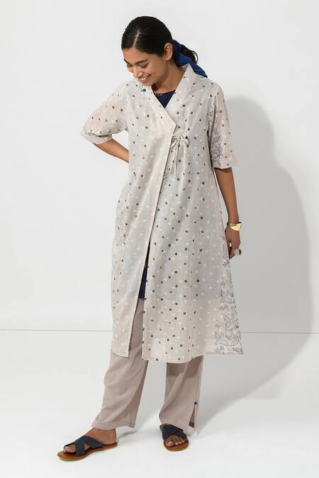 JAYATI GOENKA Grey Cotton Geometric Print, Floral And Thread V Neck Angarkha Jacket Kurta Set Online at Aza Fashions JAYATI GOENKA_Grey Cotton Geometric Print, Floral And Thread V Neck Angarkha Jacket Kurta Set _Online_at_Aza_Fashions