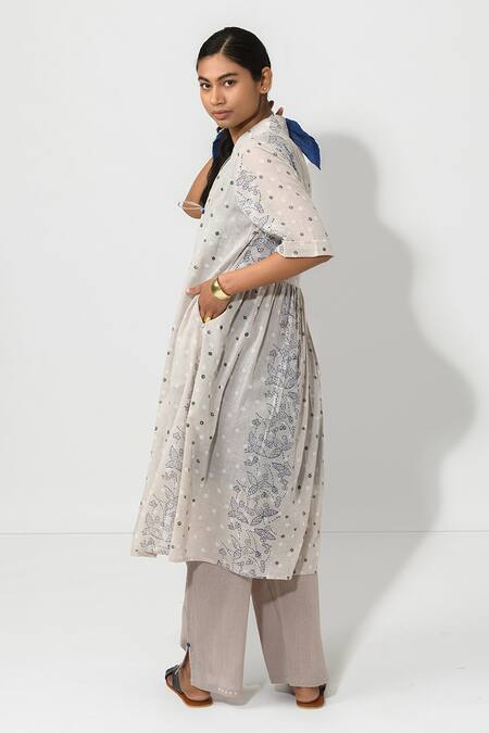 Shop JAYATI GOENKA Grey Cotton Geometric Print, Floral And Thread V Neck Angarkha Jacket Kurta Set Online at Aza Fashions Shop_JAYATI GOENKA_Grey Cotton Geometric Print, Floral And Thread V Neck Angarkha Jacket Kurta Set _Online_at_Aza_Fashions