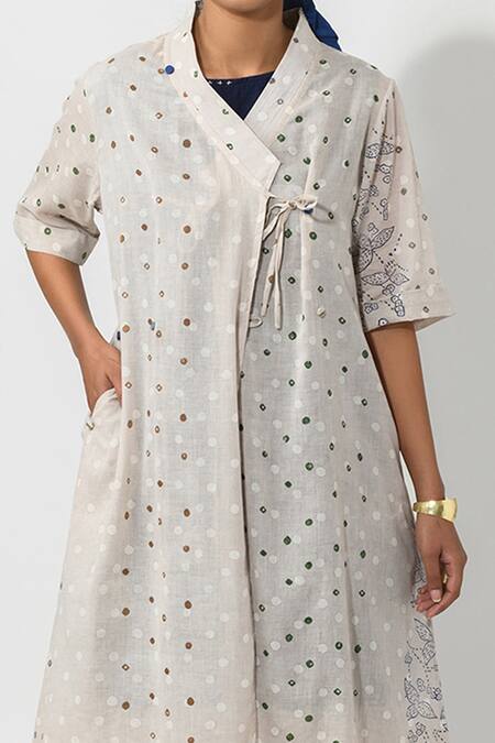 JAYATI GOENKA Grey Cotton Geometric Print, Floral And Thread V Neck Angarkha Jacket Kurta Set at Aza Fashions JAYATI GOENKA_Grey Cotton Geometric Print, Floral And Thread V Neck Angarkha Jacket Kurta Set _at_Aza_Fashions