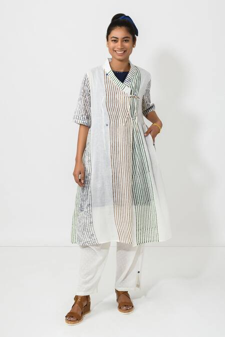 Buy_JAYATI GOENKA_White Cotton Floral And Thread, Stripes V Neck Angarkha Jacket Kurta Set _Online_at_Aza_Fashions