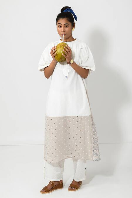 JAYATI GOENKA White Cotton Geometric And Floral Round Tunic & Pant Set Online at Aza Fashions JAYATI GOENKA_White Cotton Geometric And Floral Round Tunic & Pant Set _Online_at_Aza_Fashions