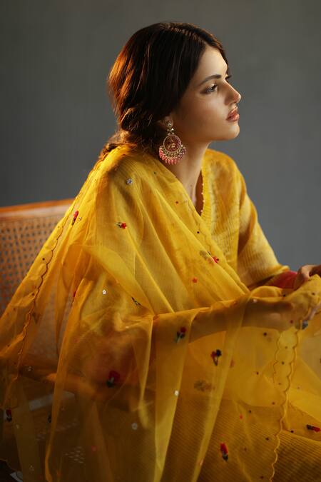 Buy_Begum_Yellow Kurta And Pant Tissue Dupatta Organza Inner Mulmul V Embroidered Set _Online_at_Aza_Fashions