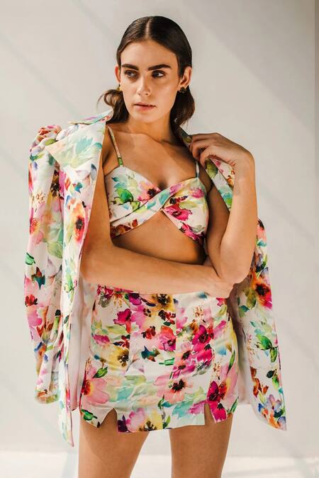 Buy July Issue White Cotton Jacquard Floral Sweetheart Neck Nyla Jacket Skirt Set Online at Aza Fashions Buy_July Issue_White Cotton Jacquard Floral Sweetheart Neck Nyla Jacket Skirt Set _Online_at_Aza_Fashions