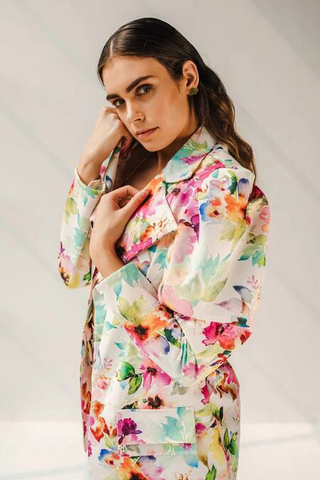 Shop July Issue White Cotton Jacquard Floral Sweetheart Neck Nyla Jacket Skirt Set Online at Aza Fashions Shop_July Issue_White Cotton Jacquard Floral Sweetheart Neck Nyla Jacket Skirt Set _Online_at_Aza_Fashions