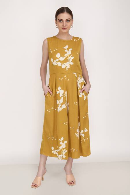 Arcvsh By Pallavi Singh_Yellow Jacket 100% Silk Organza, Jumpsuit Bemberg, Lining Cotton Petal And Set _Online_at_Aza_Fashions