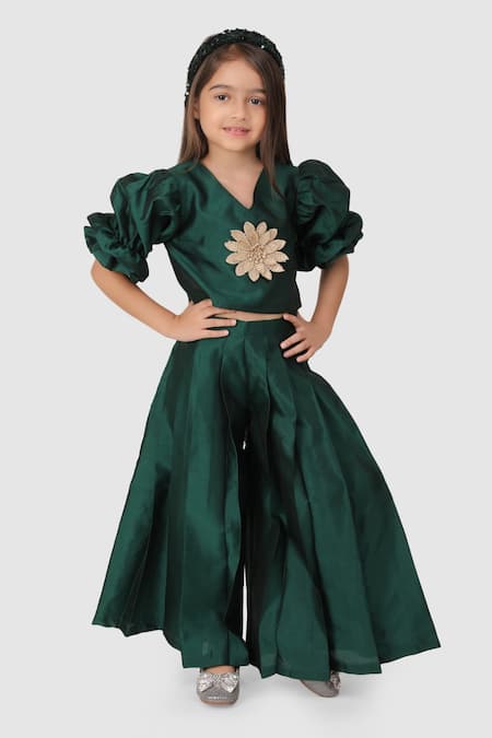 Jelly Jones Green Woven Silk Embellished 3d Flower Pleated Pant And Top Set