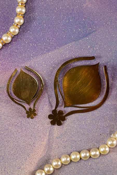 Shop Jatin Malik Gold Floret Metal Cutout Kalangi Set Of 2 at Aza Fashions Shop_Jatin Malik_Gold Floret Metal Cutout Kalangi Set Of 2 _at_Aza_Fashions