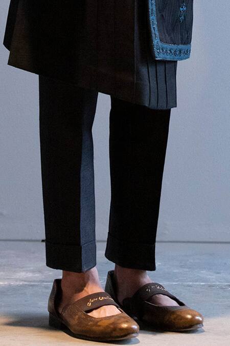 Shop Jatin Malik Black Cotton , Slub Embroidered Sherwani Set Online at Aza Fashions Shop_Jatin Malik_Black Cotton , Slub Embroidered Sherwani Set _Online_at_Aza_Fashions