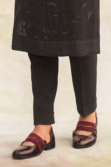 Shop Jatin Malik Black Cotton , Slub Hand-painted Bundi And Kurta Set Online at Aza Fashions Shop_Jatin Malik_Black Cotton , Slub Hand-painted Bundi And Kurta Set _Online_at_Aza_Fashions