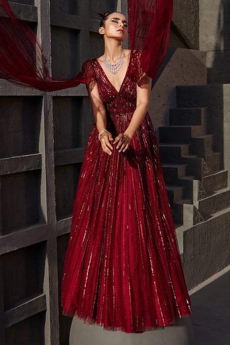 Fantasy Medieval Woman Queen Princess Long Red Velvet Gown Stock Photo by  ©Ravven 482858016