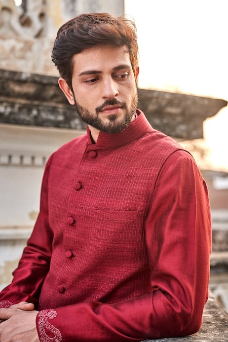 Jayanti Reddy Textured Bundi & Kurta Set 