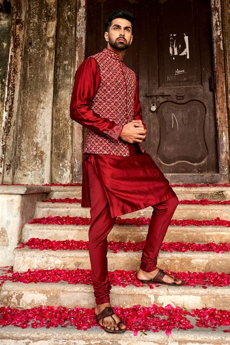 JAYANTI REDDY Maroon Raw Silk Embroidered Thread Work Bundi And Kurta Set  