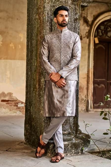 Jayanti Reddy Zardozi Embroidered Bundi & Kurta Set 