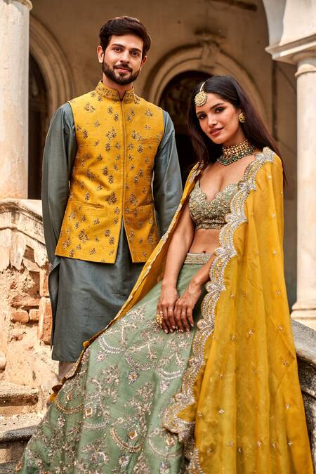 Jayanti Reddy Zardozi Embroidered Bundi & Kurta Set 