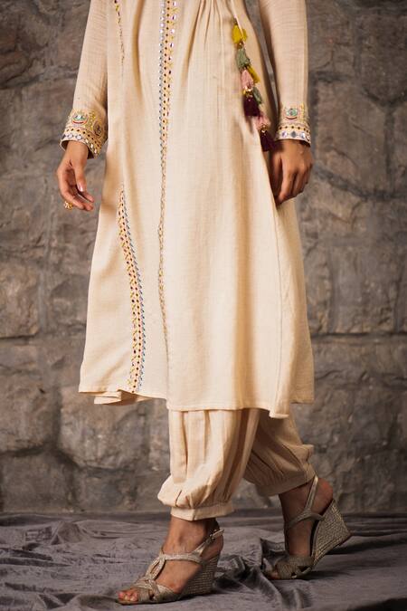 Shop_Inej_White Rayon Flex Round Embroidered Kurta Set _Online_at_Aza_Fashions