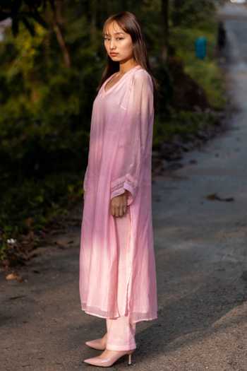 Juanita By Shubhda_Pink Chanderi Lining Handloom Cotton V Neck Kurta And Pant Set_Online_at_Aza_Fashions