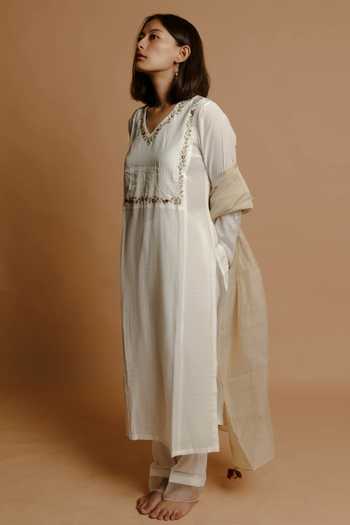 Juanita By Shubhda_White Chanderi Tissue, Handwoven Cotton Silk V Neck Embroidered Kurta Set_Online_at_Aza_Fashions