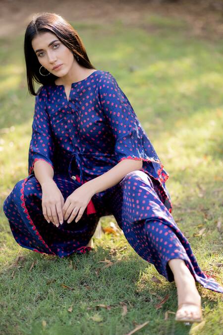 Dyelogue Blue Gajji Silk Bandhani Jumpsuit Online at Aza Fashions Dyelogue_Blue Gajji Silk Bandhani Jumpsuit _Online_at_Aza_Fashions