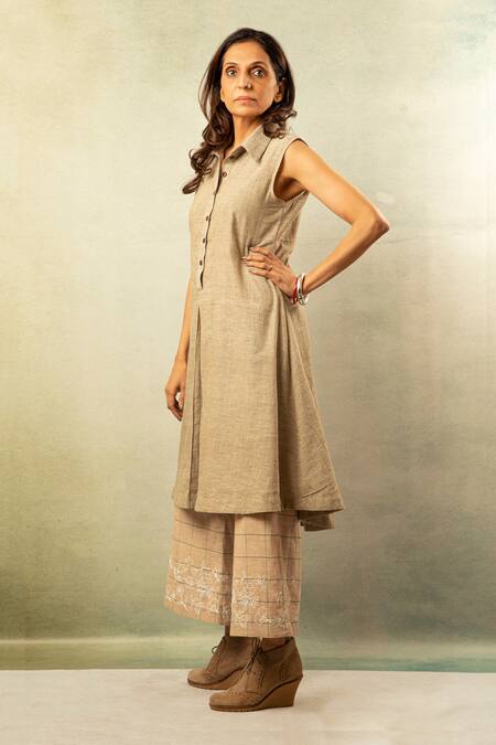 Buy Ibai Beige Handwoven Jamdani Straight Collar Tunic Online at Aza Fashions Buy_Ibai_Beige Handwoven Jamdani Straight Collar Tunic _Online_at_Aza_Fashions