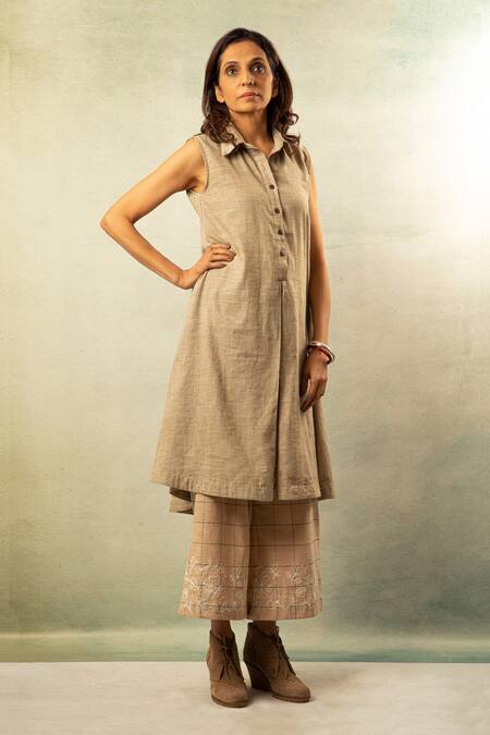 Ibai Beige Handwoven Jamdani Straight Collar Tunic Online at Aza Fashions Ibai_Beige Handwoven Jamdani Straight Collar Tunic _Online_at_Aza_Fashions