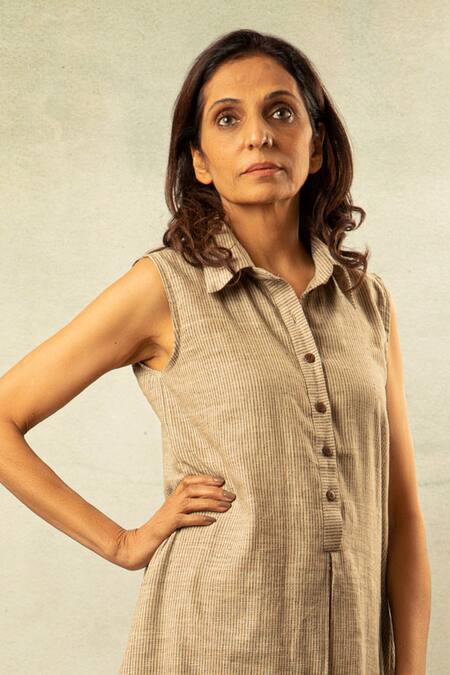 Ibai Beige Handwoven Jamdani Straight Collar Tunic at Aza Fashions Ibai_Beige Handwoven Jamdani Straight Collar Tunic _at_Aza_Fashions