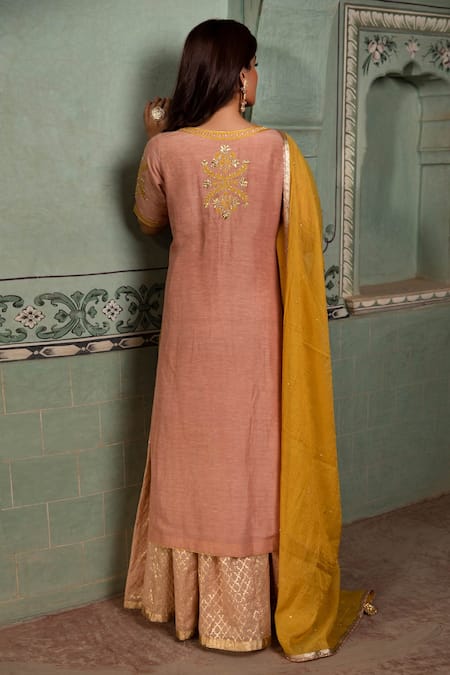 Kritika Dawar Linen Silk Embroidered Kurta Skirt Set 