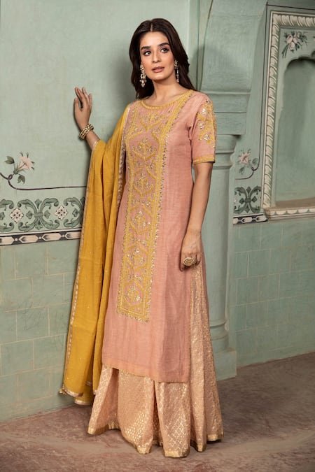 Kritika Dawar_Pink Kurta Line Silk Skirt Banarasi Chanderi Dupatta Embroidered Set _Online_at_Aza_Fashions