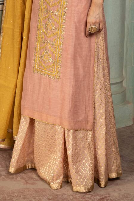 Kritika Dawar_Pink Kurta Line Silk Skirt Banarasi Chanderi Dupatta Embroidered Set _at_Aza_Fashions