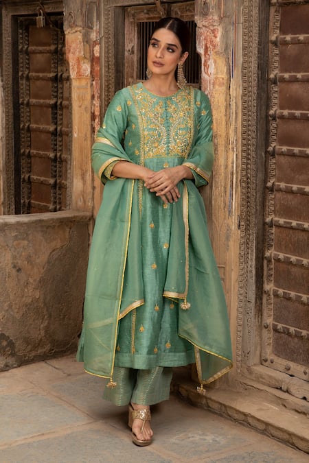 Kritika Dawar Green Shantoon, Kurta Linen Silk Palazzo Tissue Dupatta Embroidered Set Online at Aza Fashions Kritika Dawar_Green Shantoon, Kurta Linen Silk Palazzo Tissue Dupatta Embroidered Set _Online_at_Aza_Fashions
