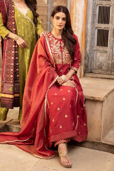 Buy Kritika Dawar Maroon Kurta Linen Silk Palazzo Banarasi Chanderi Dupatta Embroidered Set Online at Aza Fashions Buy_Kritika Dawar_Maroon Kurta Linen Silk Palazzo Banarasi Chanderi Dupatta Embroidered Set _Online_at_Aza_Fashions