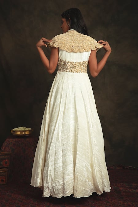 Nikita Vishakha Tareefa Velvet Gown With Cape 