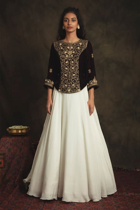Green Heavy Embroidered Velvet Lehenga | Indian wedding outfits, Velvet  lehenga, Bridal dress fashion