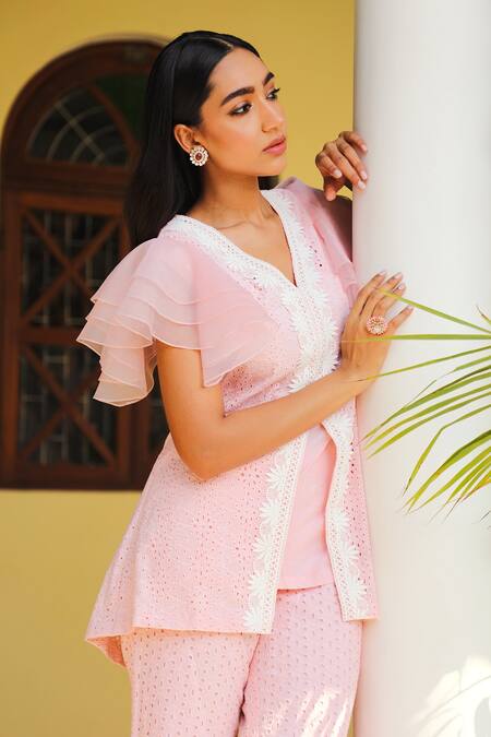 Enaarah_Pink Embroidered Thread Work V Rosette Kurta And Bell Bottom Pant Set _Online_at_Aza_Fashions