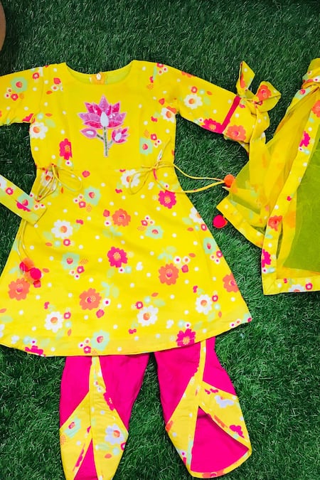 Shop Kirti Agarwal - Pret N Couture Pink Muslin, Denim Printed Kurta Set at Aza Fashions Shop_Kirti Agarwal - Pret N Couture_Pink Muslin, Denim Printed Kurta Set _at_Aza_Fashions