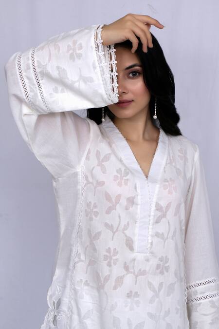 Buy_Ewaz_White Cotton, Chiffon, Modal Satin Alyssum Motifs V Floral Embroidered Kurta Set _Online_at_Aza_Fashions