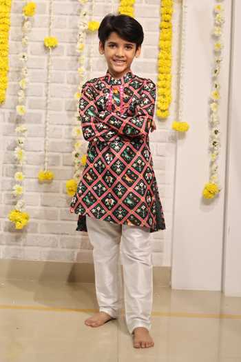 Buy_Kirti Agarwal - Pret N Couture_Green Cotton Satin, Linen Mirrors Patola Print Kurta Set _Online_at_Aza_Fashions