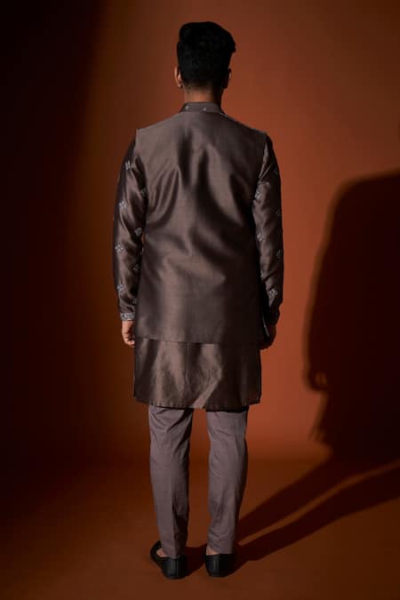 Shop Kaaj Button X AZA Grey Chanderi Silk, Lining Satin Thread Work Embroidered Bundi And Kurta Set at Aza Fashions Shop_Kaaj Button X AZA_Grey Chanderi Silk, Lining Satin Thread Work Embroidered Bundi And Kurta Set _at_Aza_Fashions