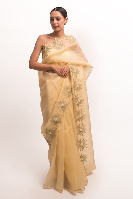 Kapardara Floral Border Embroidered Saree 