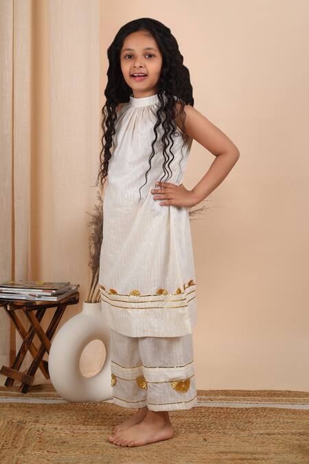 THE COTTON STAPLE White Cotton Gota Patti Heer Embroidered Kurta Palazzo Set Online at Aza Fashions THE COTTON STAPLE_White Cotton Gota Patti Heer Embroidered Kurta Palazzo Set _Online_at_Aza_Fashions