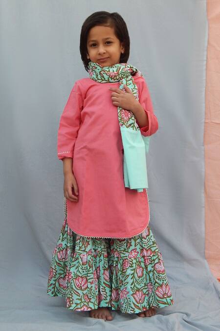 THE COTTON STAPLE Peach Cotton Gota Patti Kurta Set Online at Aza Fashions THE COTTON STAPLE_Peach Cotton Gota Patti Kurta Set _Online_at_Aza_Fashions