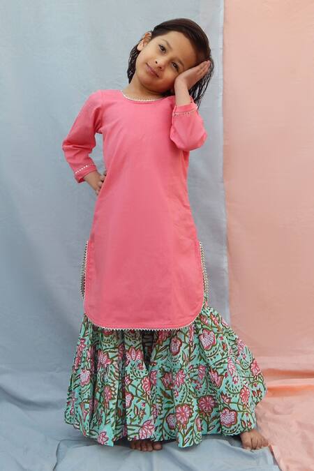 Buy THE COTTON STAPLE Peach Cotton Gota Patti Kurta Set Online at Aza Fashions Buy_THE COTTON STAPLE_Peach Cotton Gota Patti Kurta Set _Online_at_Aza_Fashions