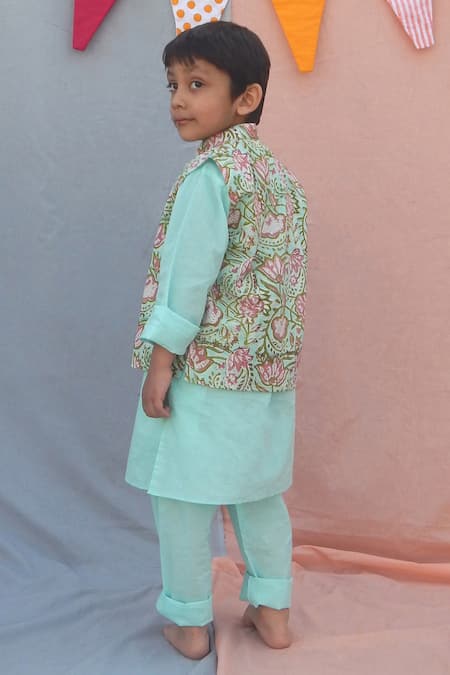 Shop THE COTTON STAPLE Blue Cotton Floral Print Bundi And Kurta Set at Aza Fashions Shop_THE COTTON STAPLE_Blue Cotton Floral Print Bundi And Kurta Set _at_Aza_Fashions